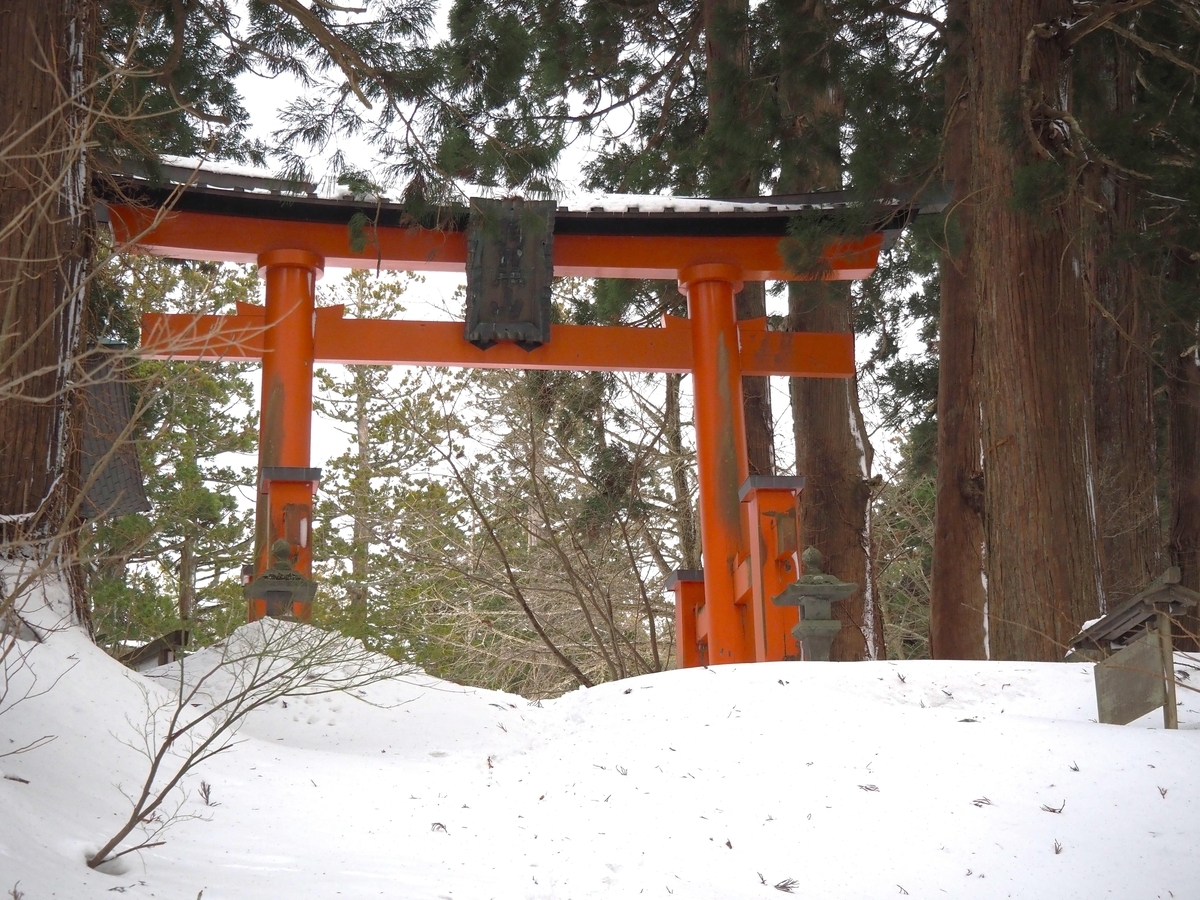 山頂の鳥居