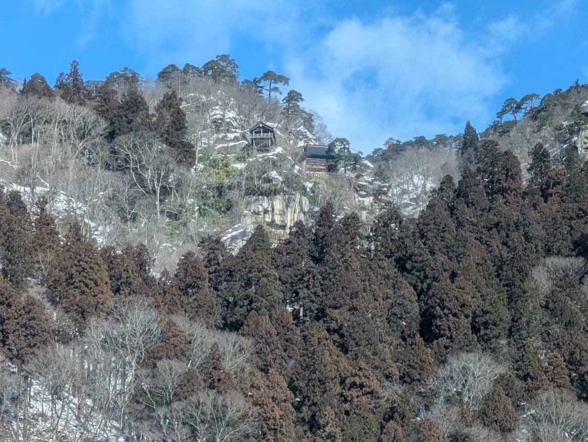 仙山線車内から見た山寺