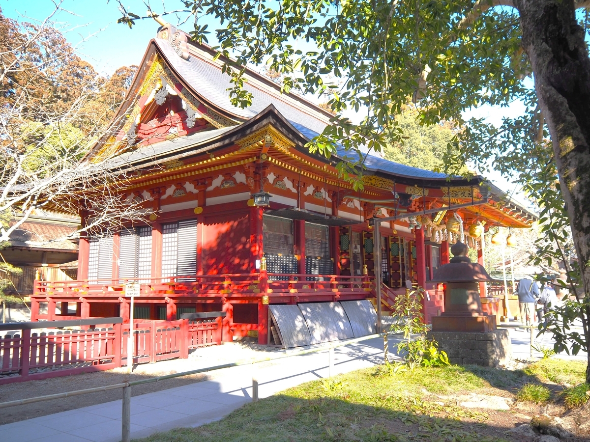 斜めから見た左右宮拝殿