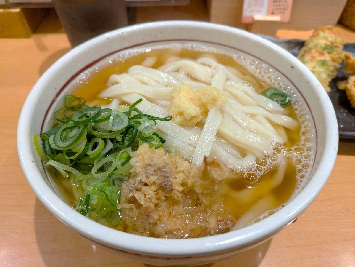 おろししょうがを加えたかけうどん
