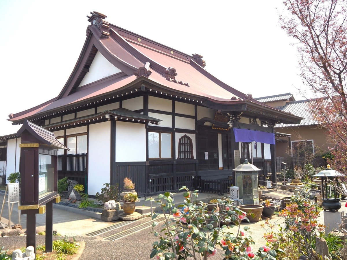 斜めから見た本堂