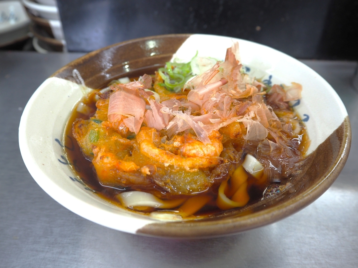 在来線ホーム上のきしめん2025年3月29日撮影