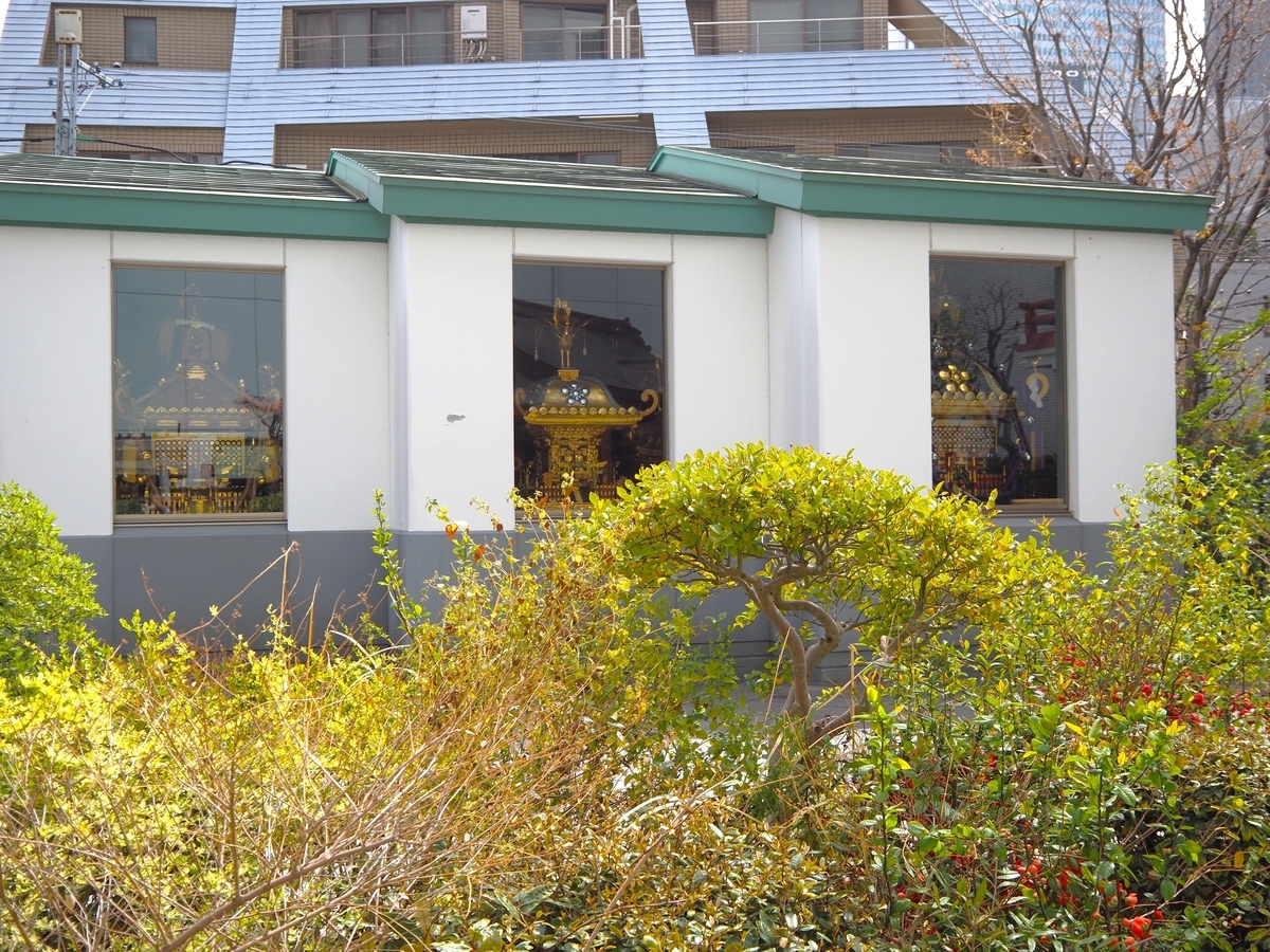 成子天神社の神輿庫