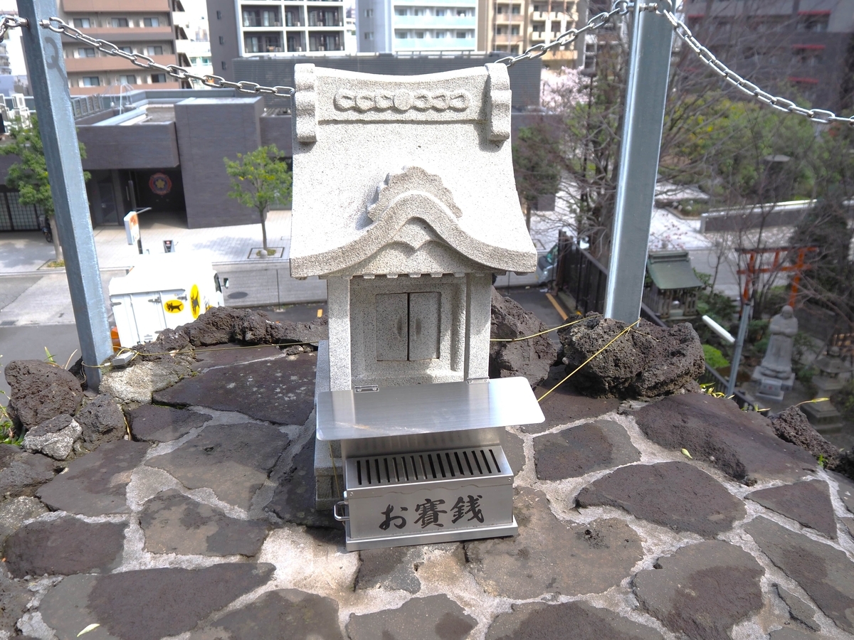 頂上の祠