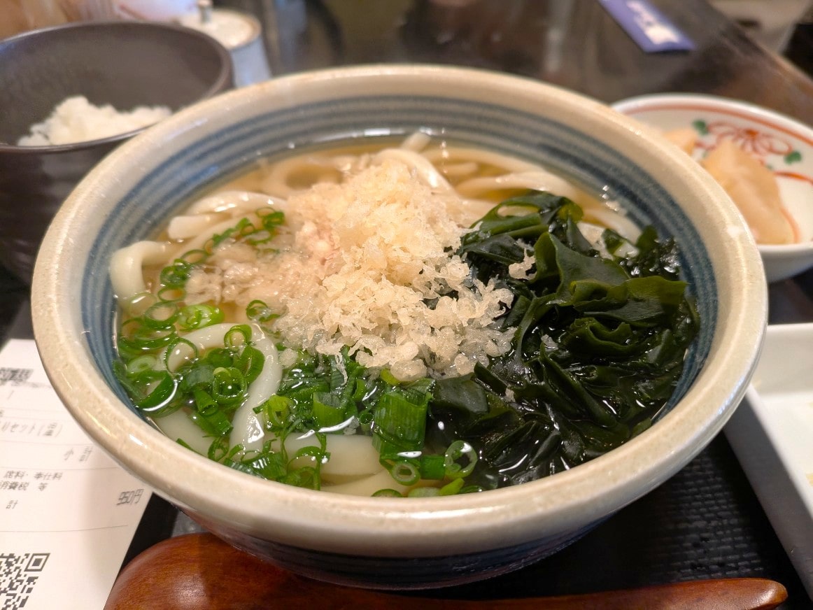 天かすを投入したあっさりかけうどん