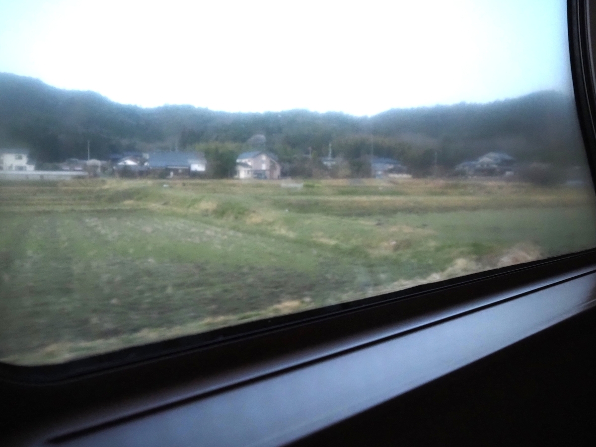白み始めた空