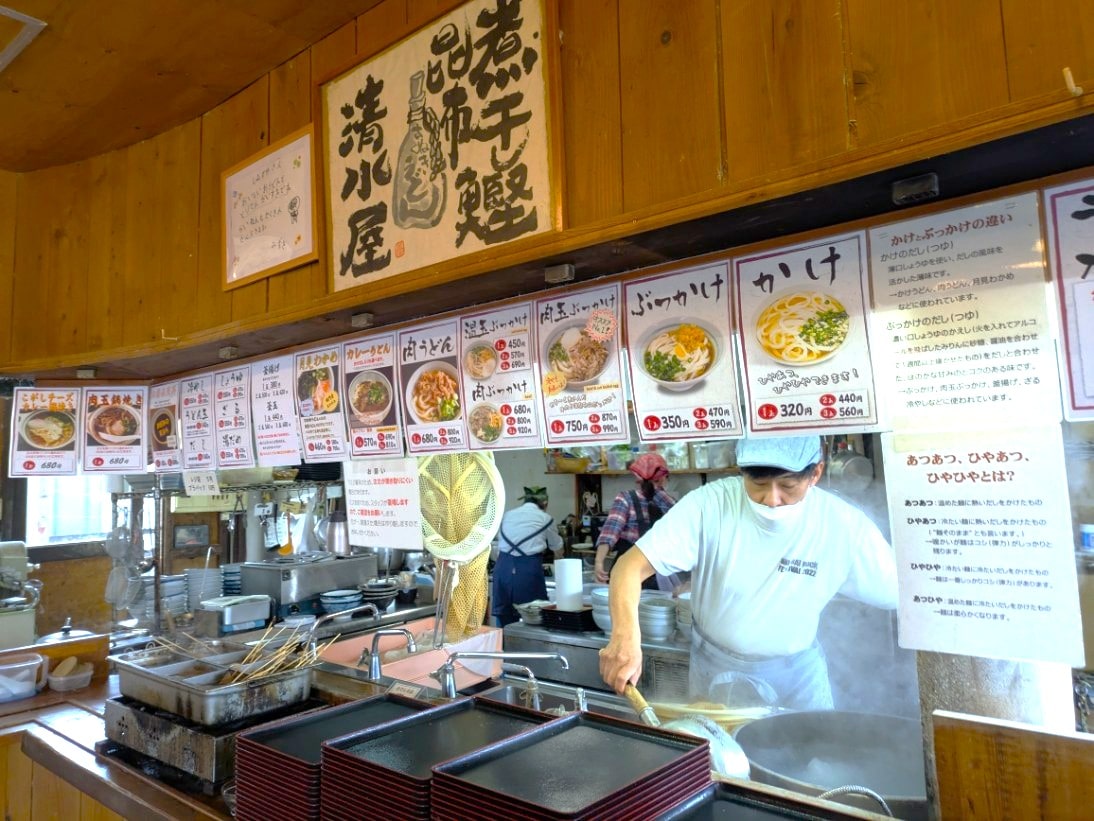 清水屋の厨房