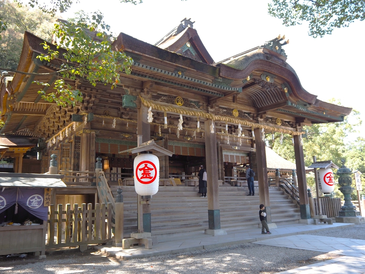 向かって左から見た本宮