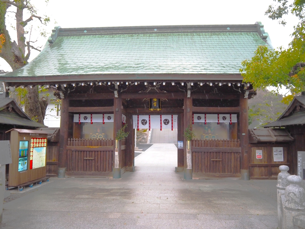石清尾八幡宮の随神門