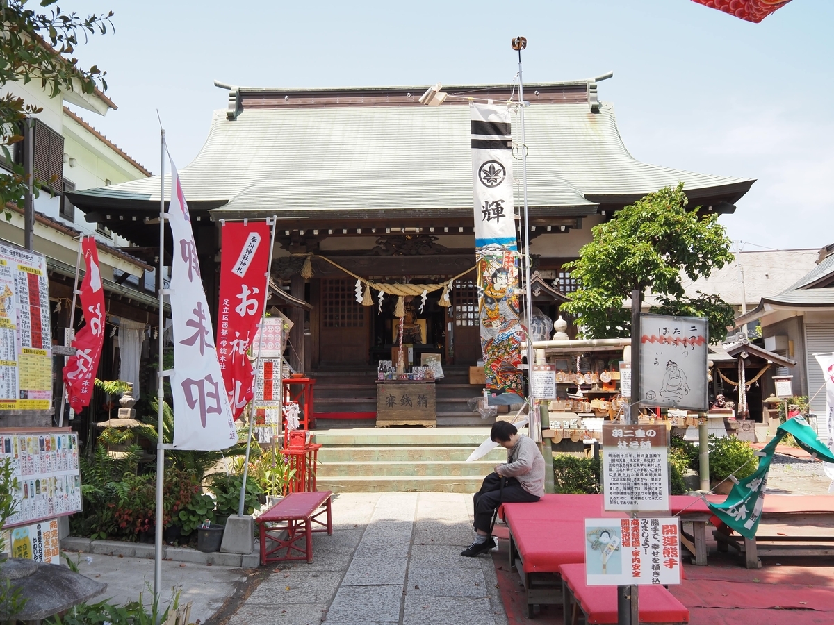 正面から見た拝殿