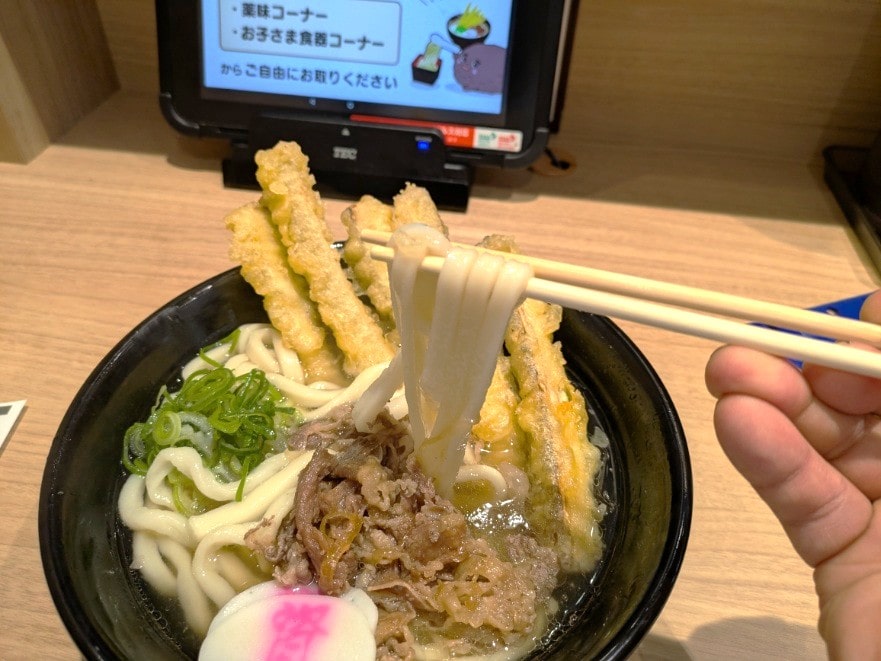 資さんうどん両国店の麺