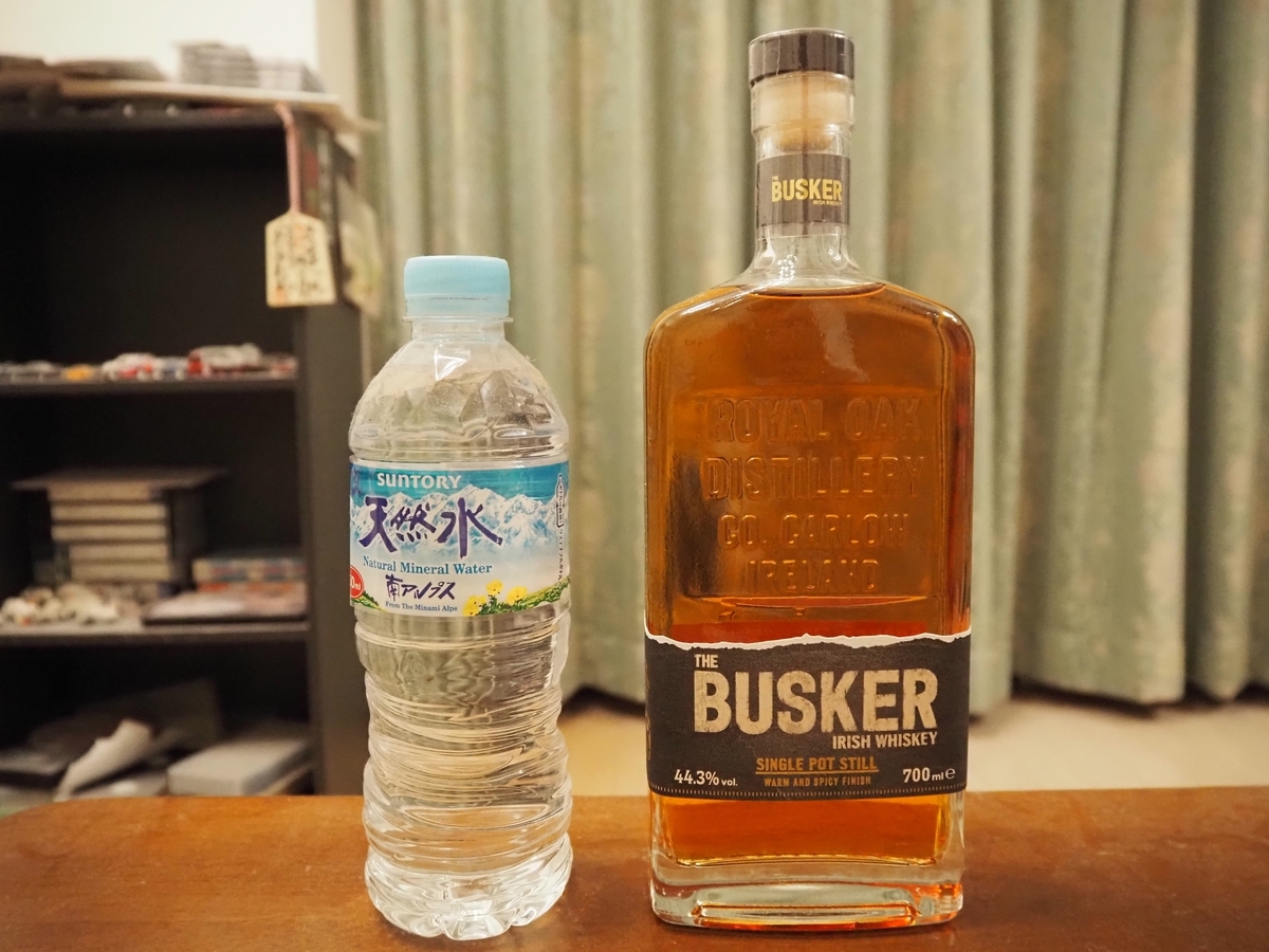 バスカーシングルポットスチルと南アルプスの天然水