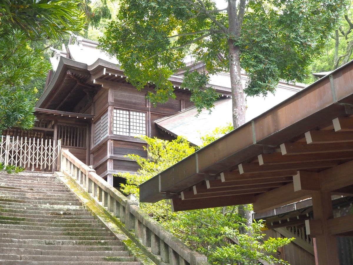諏訪神社の本殿