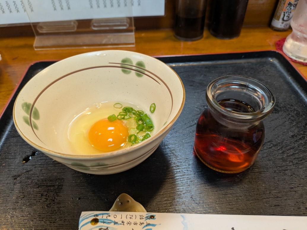 生卵とアゴ出汁