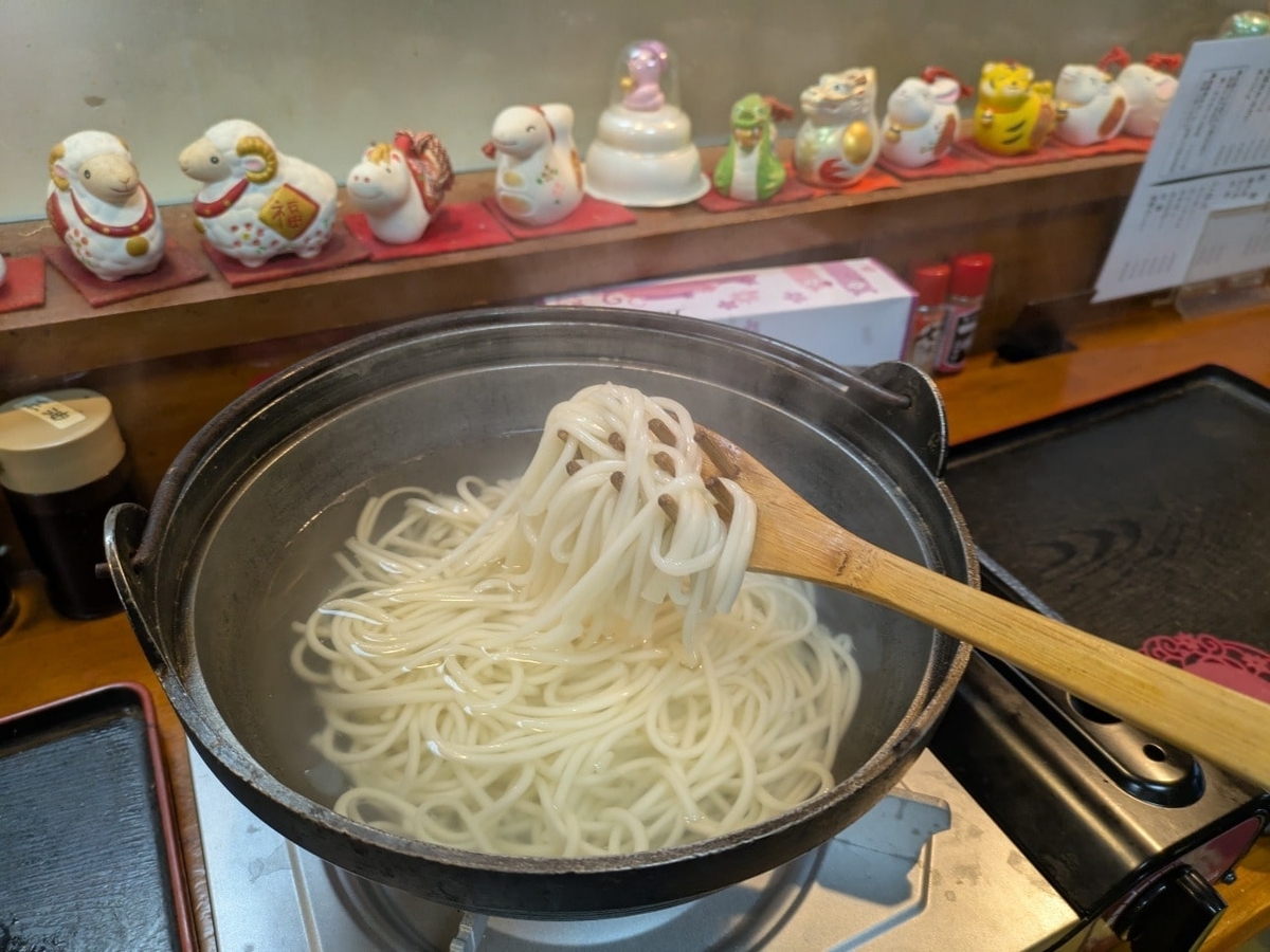 うどんすくい棒ですくった麺