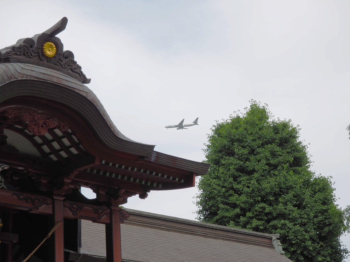 上空の飛行機
