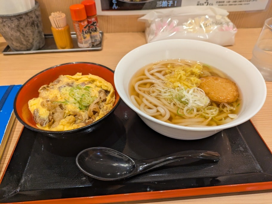 鹿児島かけうどんと牛とじ丼