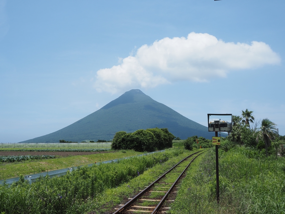 西大山駅から見た開聞岳