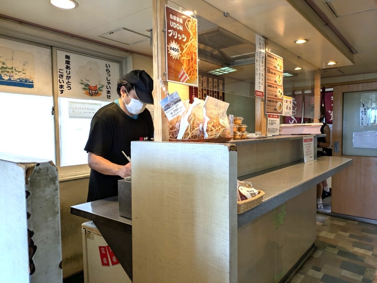 やぶ金の店内
