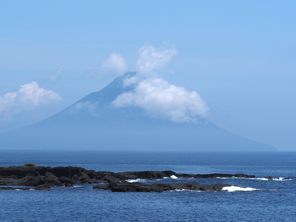 海越しの開聞岳