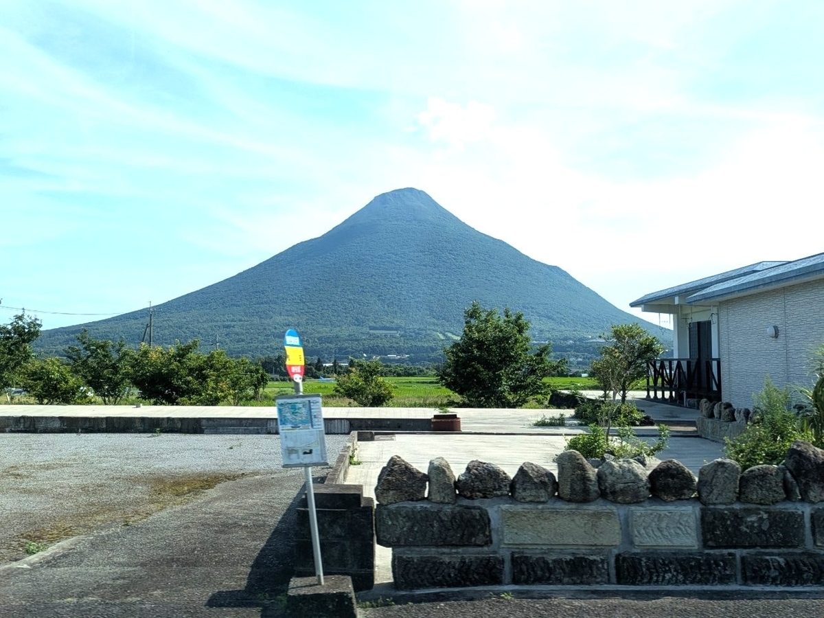 バスから見た開聞岳