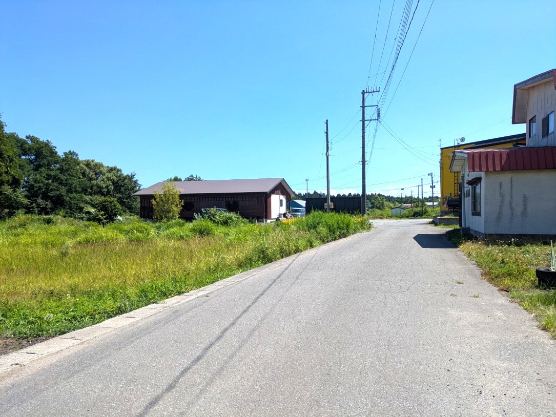左手に見えてきたうどん屋しろ