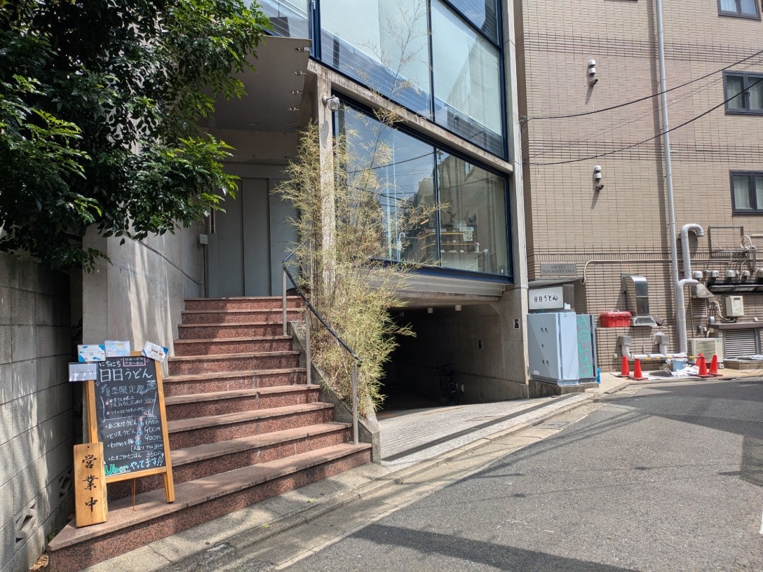 ケーキ屋かドーナツ屋に見える日日うどん