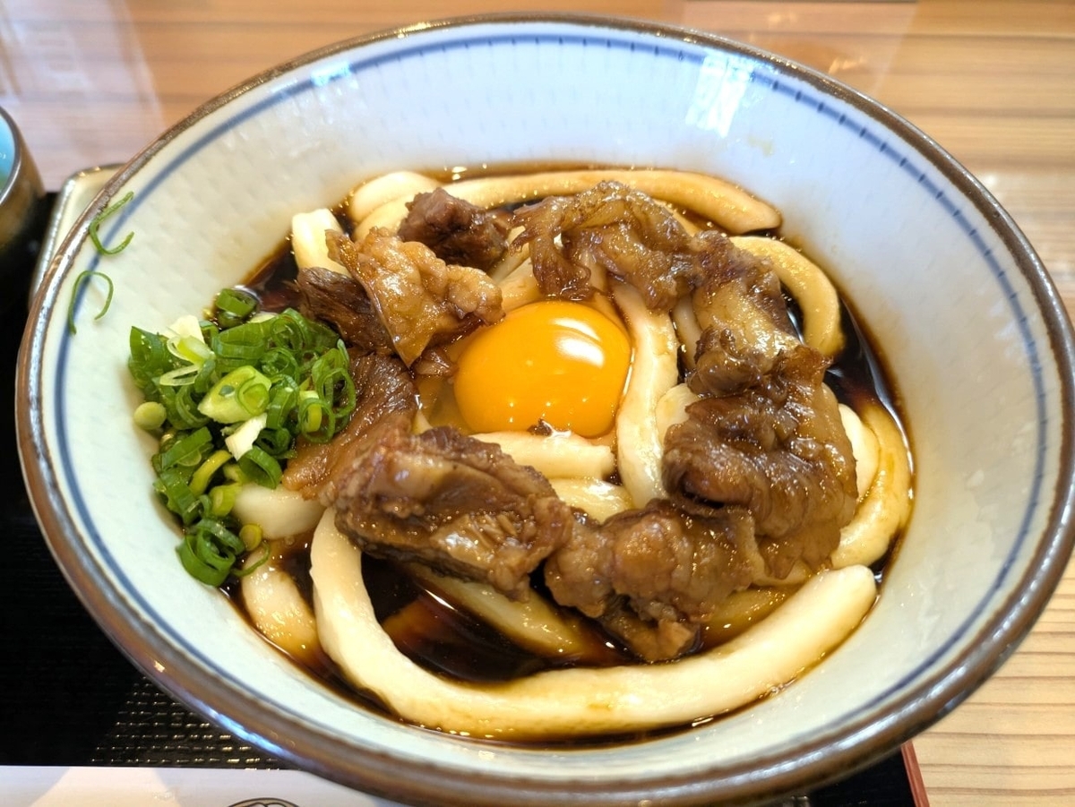 松阪牛すじいせうどん（卵入り）