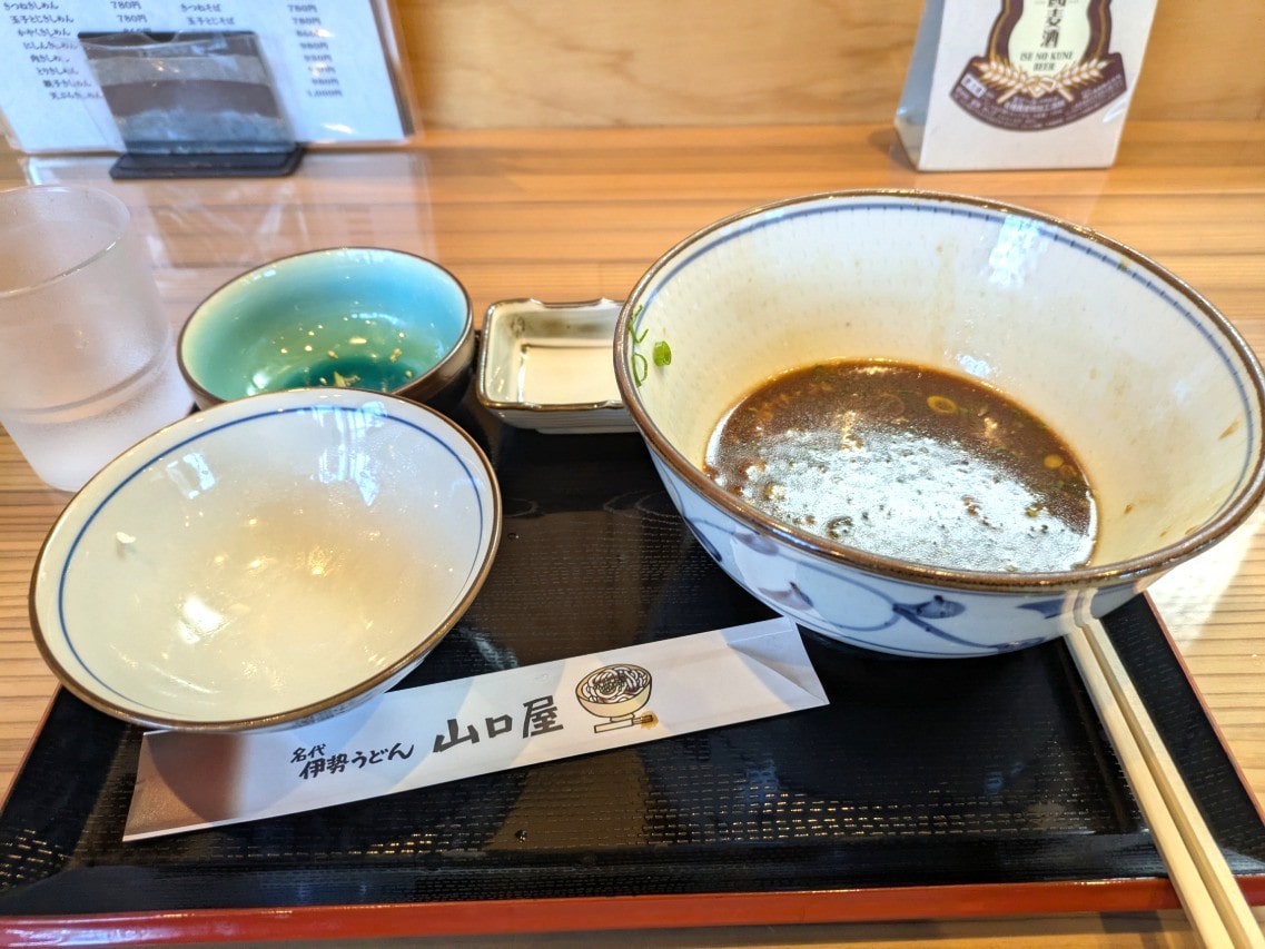 空のどんぶりと茶わん