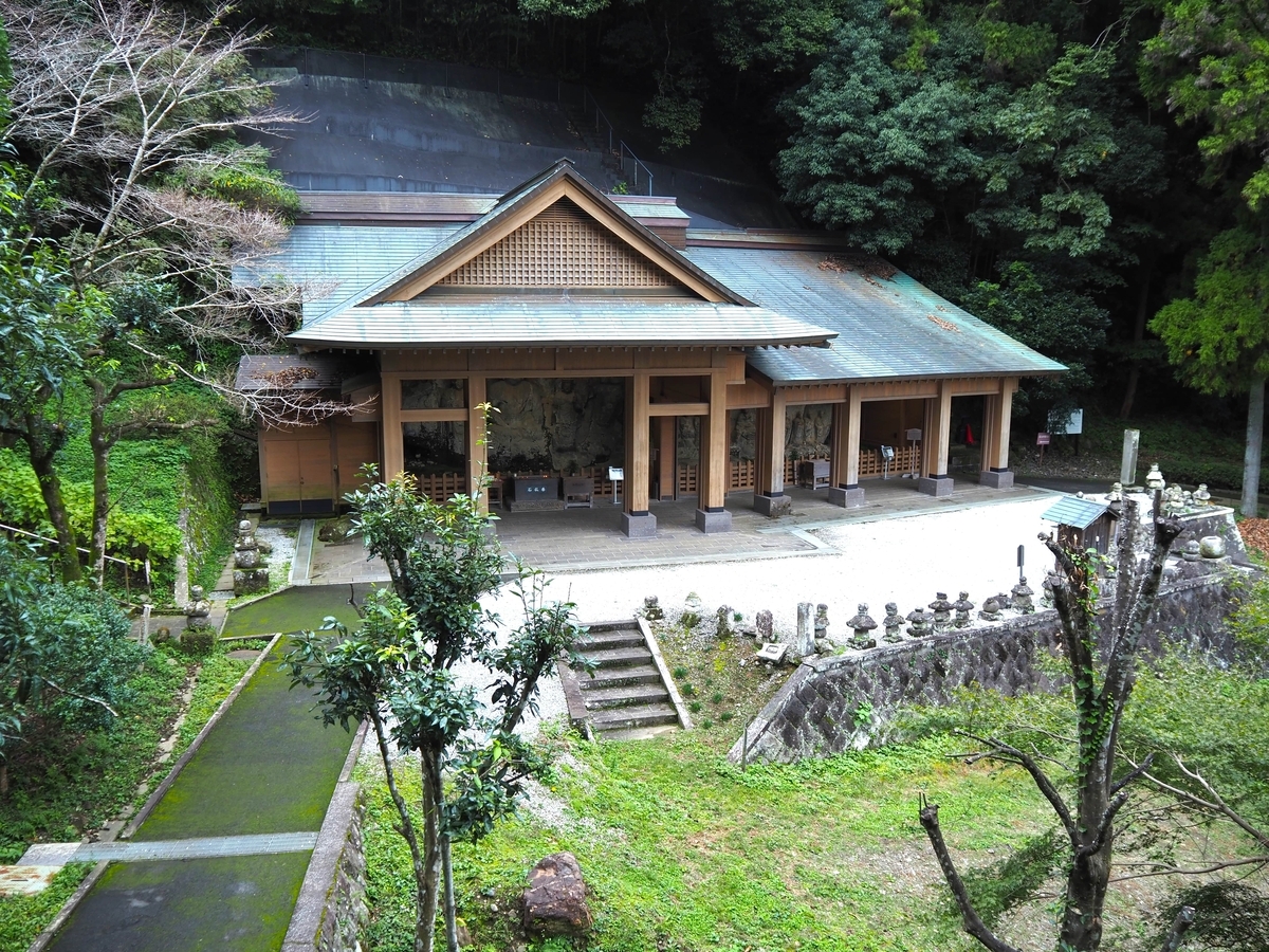 ホキ石仏第二群の建屋