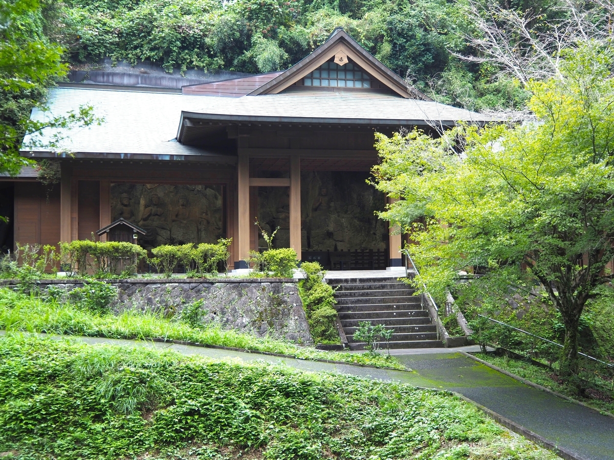 ホキ石仏第一群の建屋