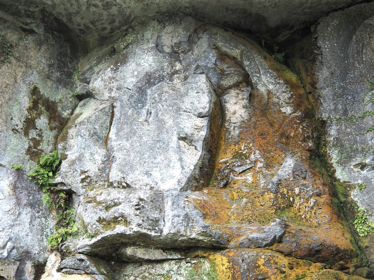 左の金剛力士像