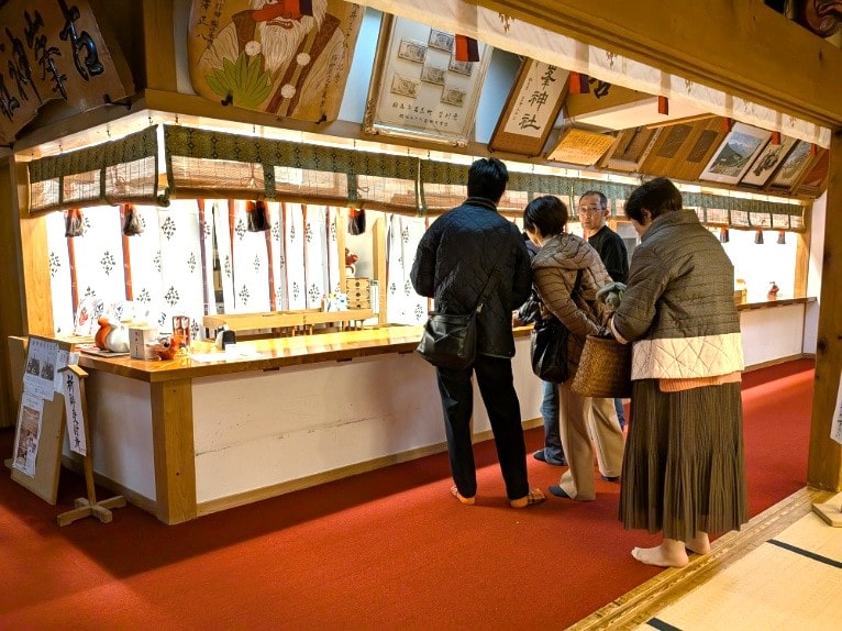 古峯神社の天狗の直書き御朱印の魅力と絶景の紅葉を徹底紹介 - 全国の