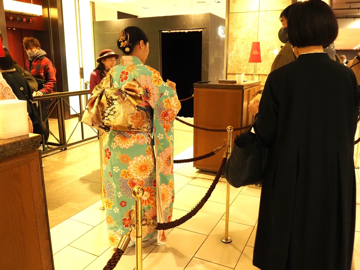 和装の職員
