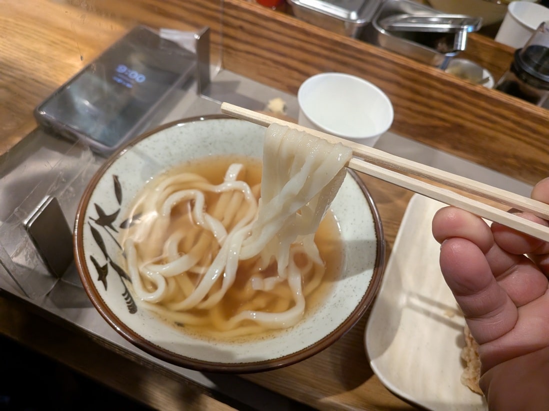 平打ち縮れ麺