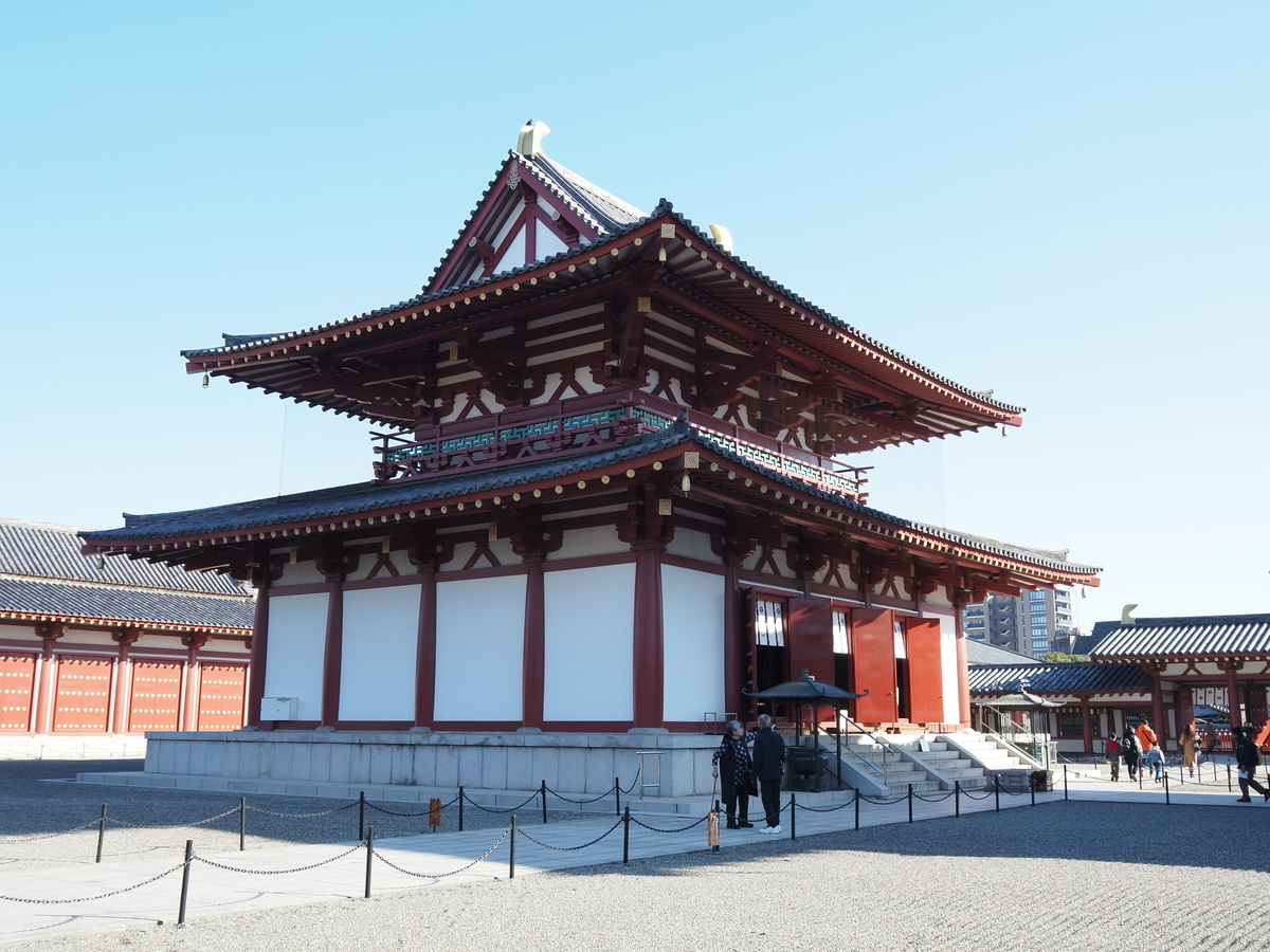 斜めから見た金堂