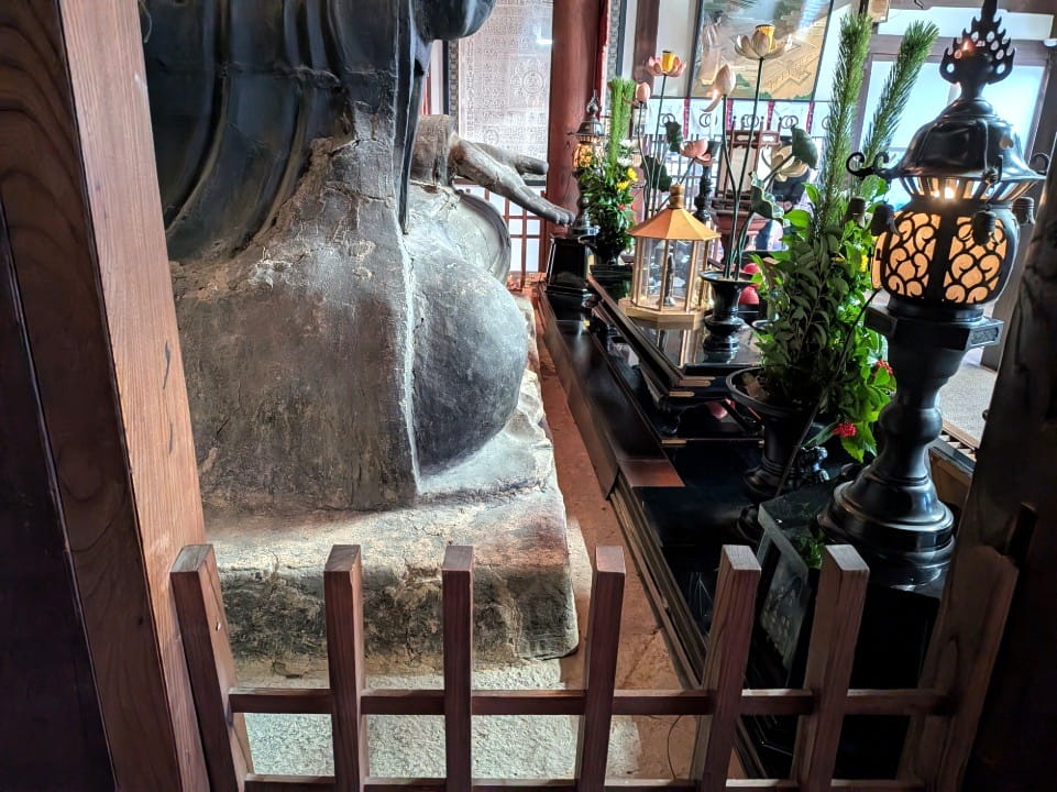 石造の台座