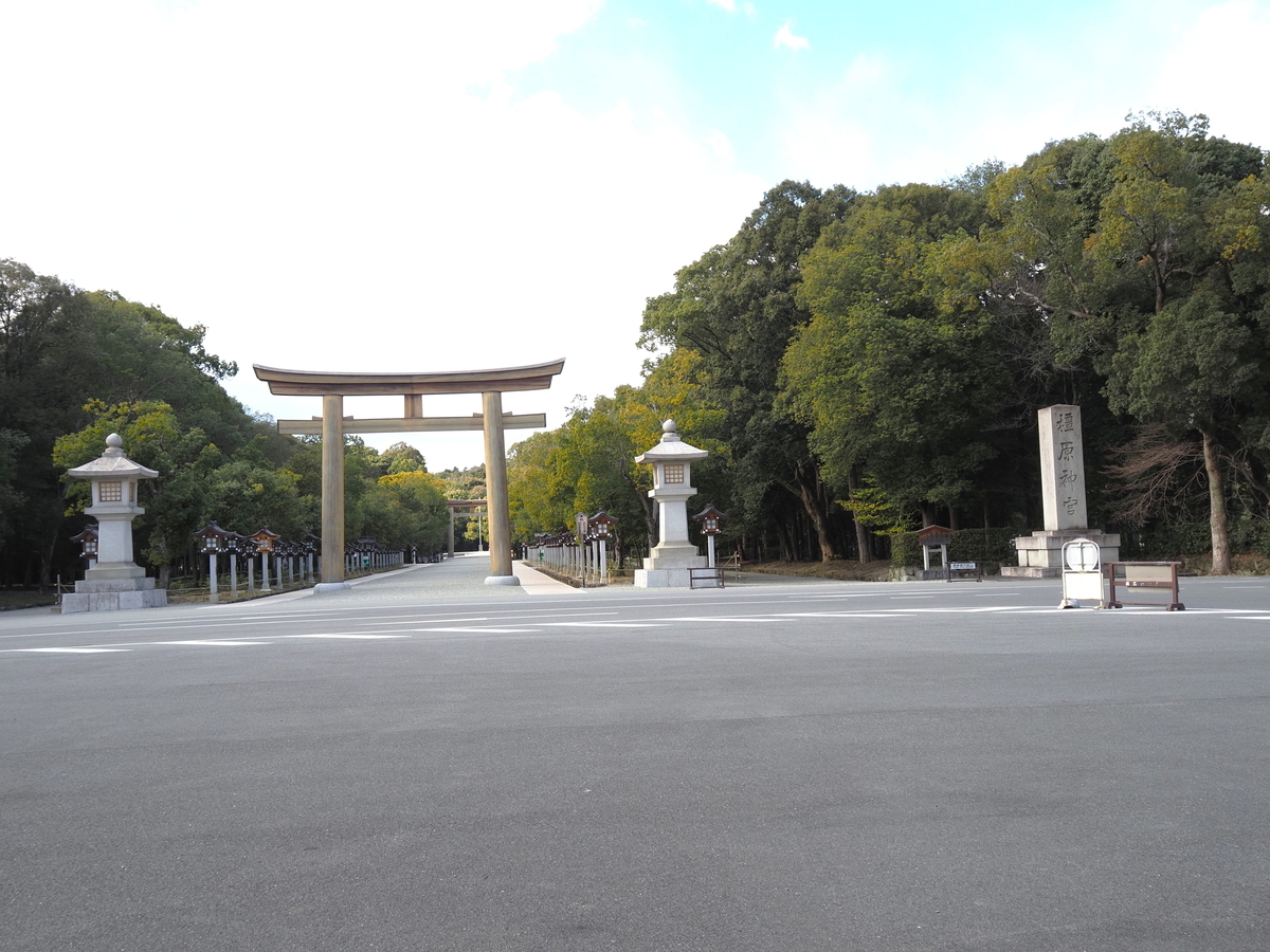 社号標と第一鳥居