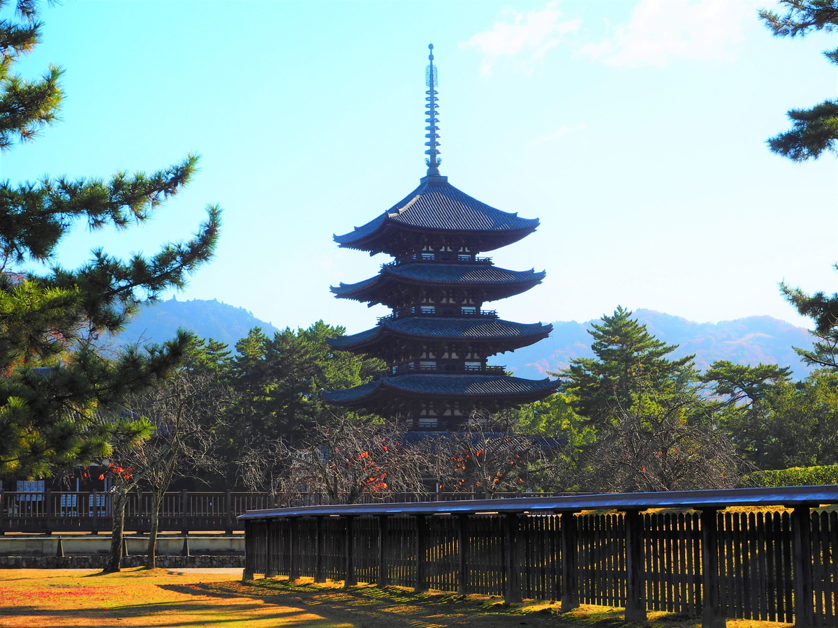 北円堂から見た五重塔