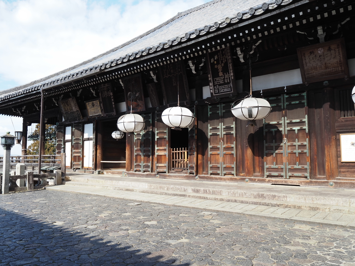 二月堂の正面