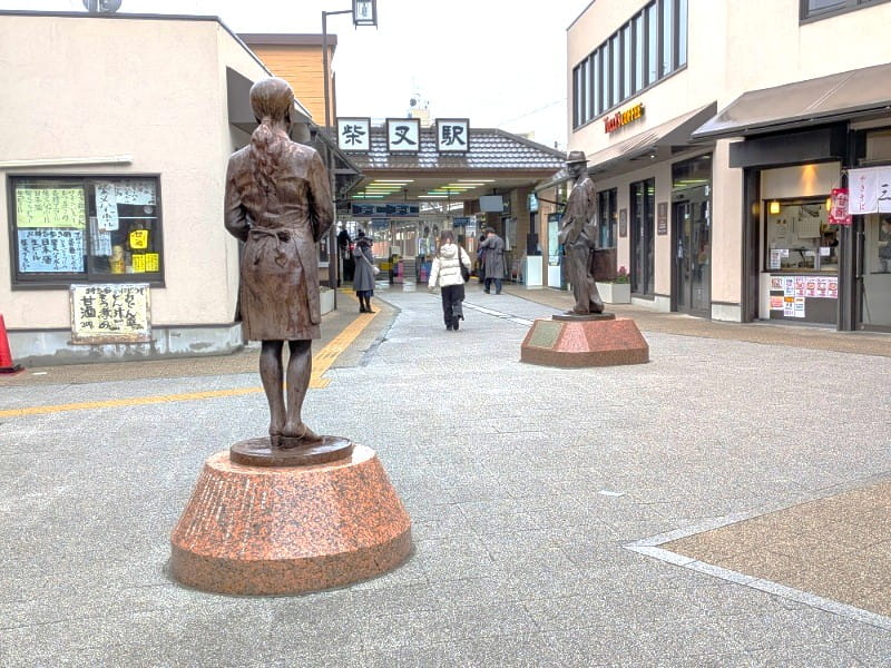 寅さんとさくらの像