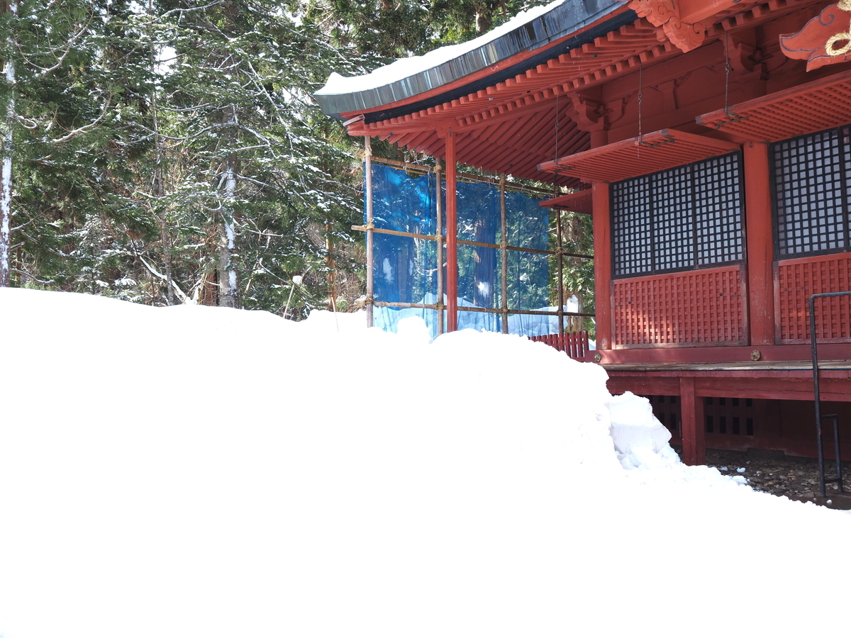 周囲の雪