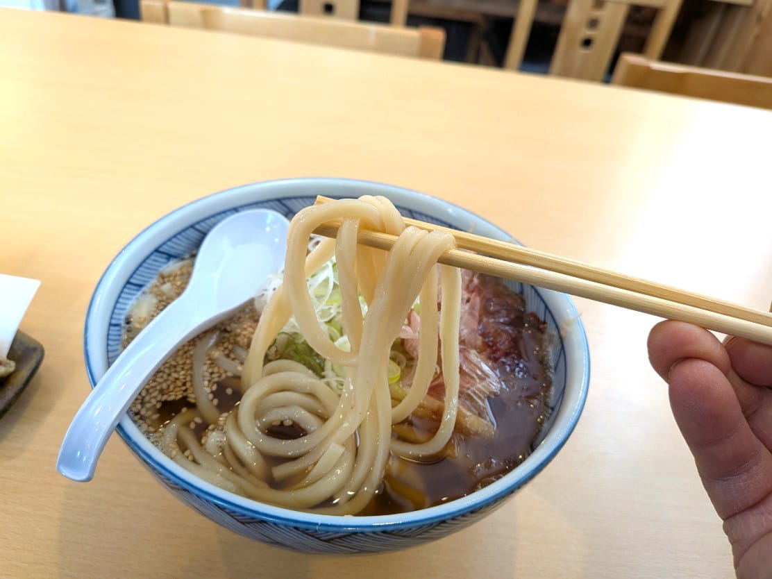 「たいら」の麺