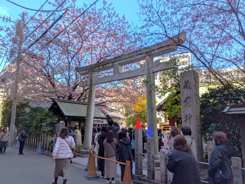社号標と大鳥居