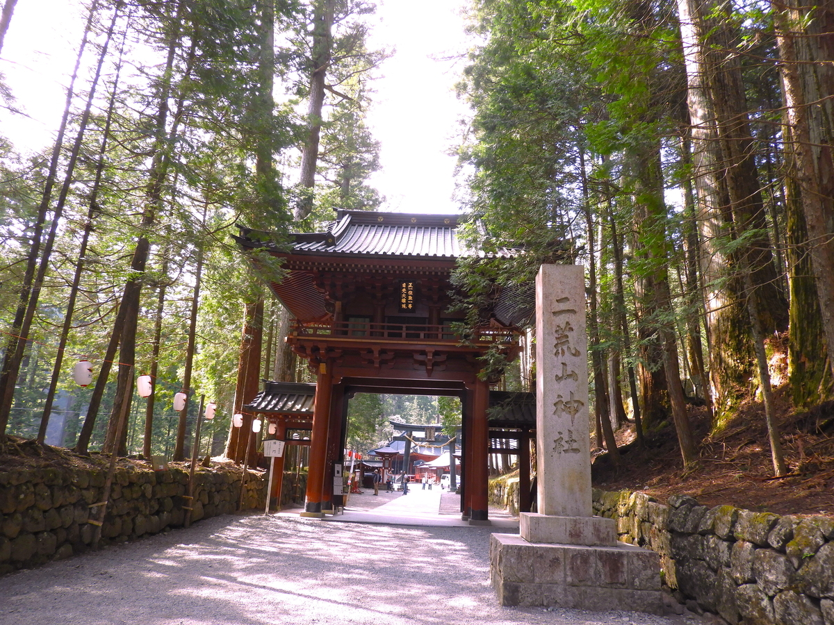 社号標と楼門