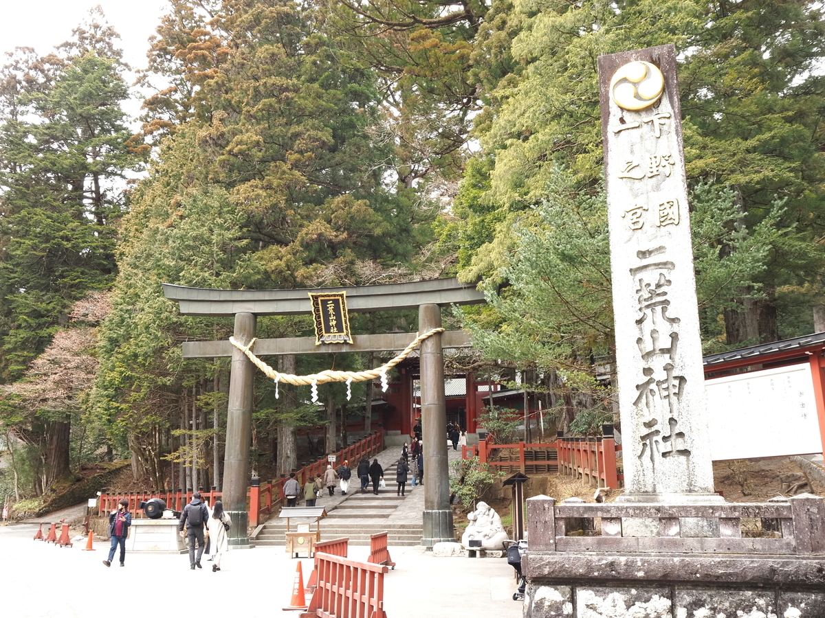 社号標と大鳥居