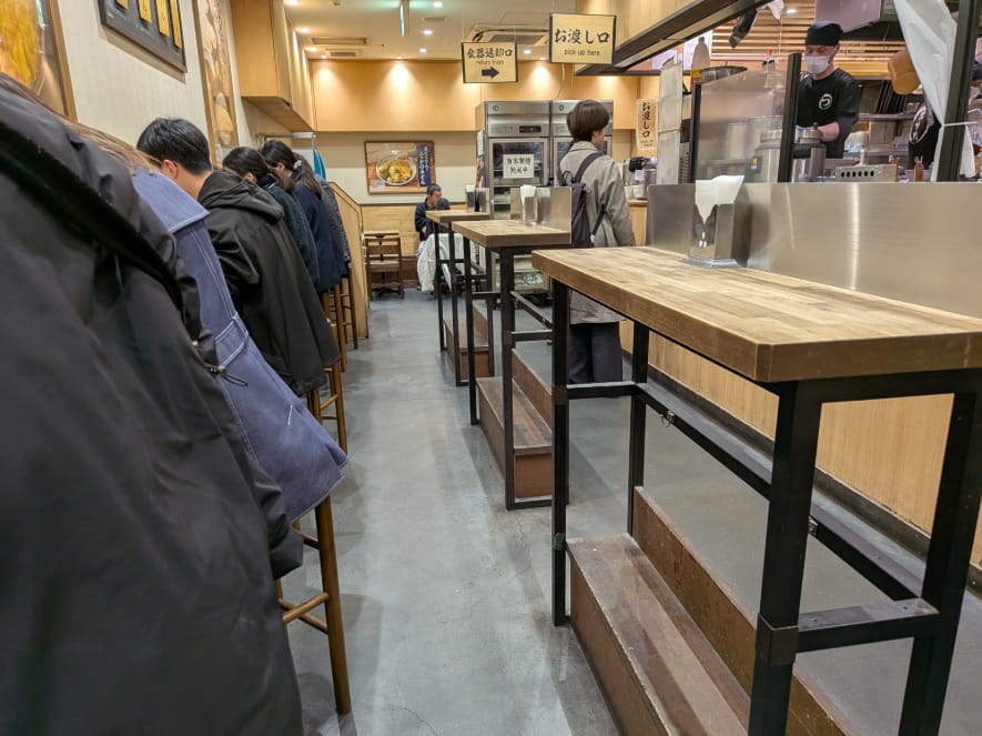 つくもうどんの店内