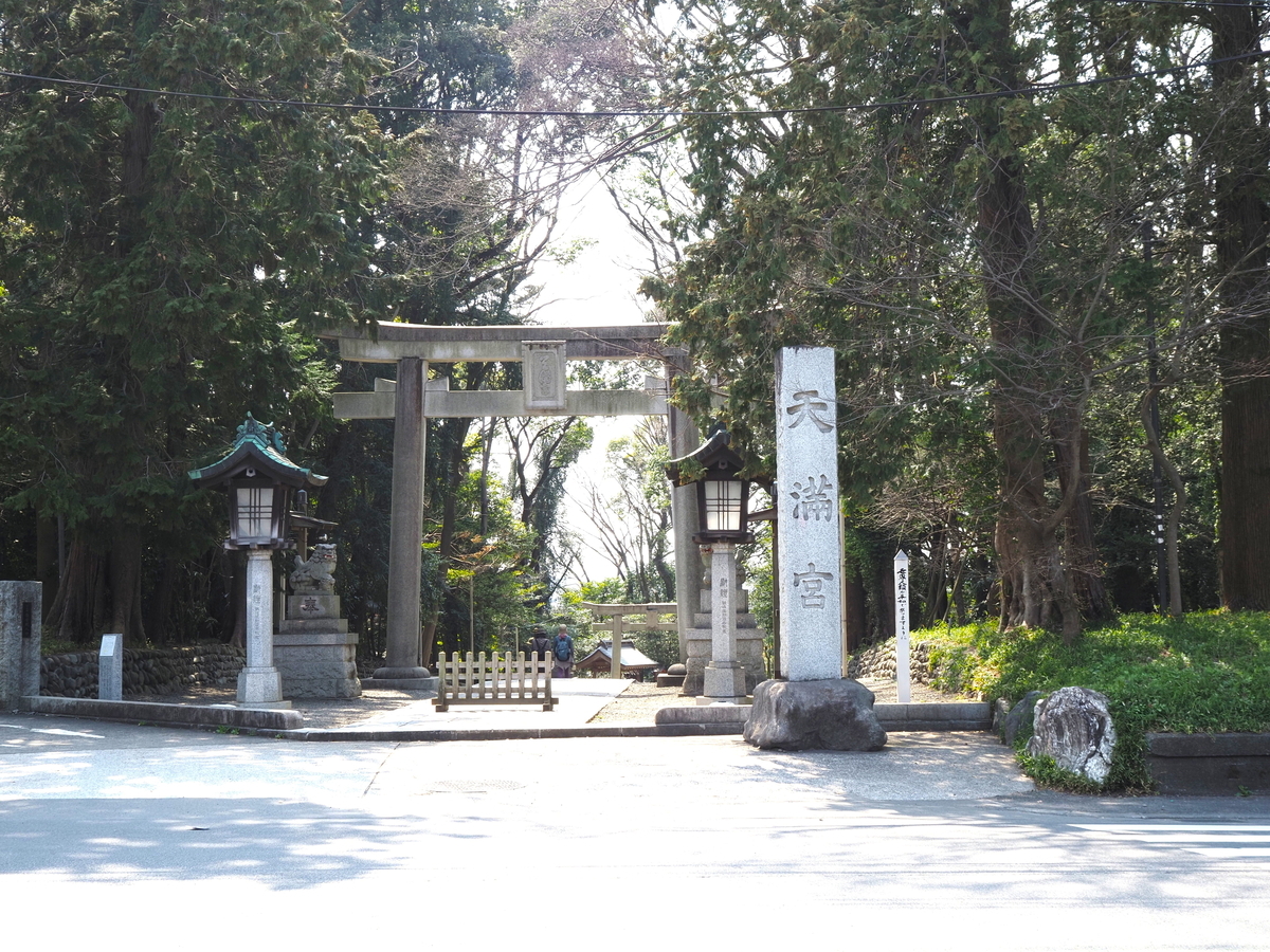 社号標と一之鳥居