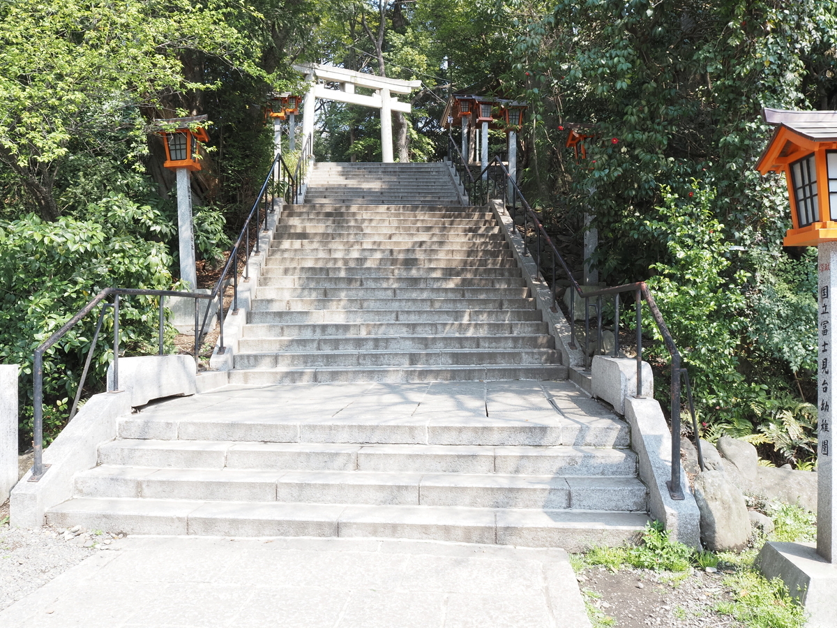 下り階段