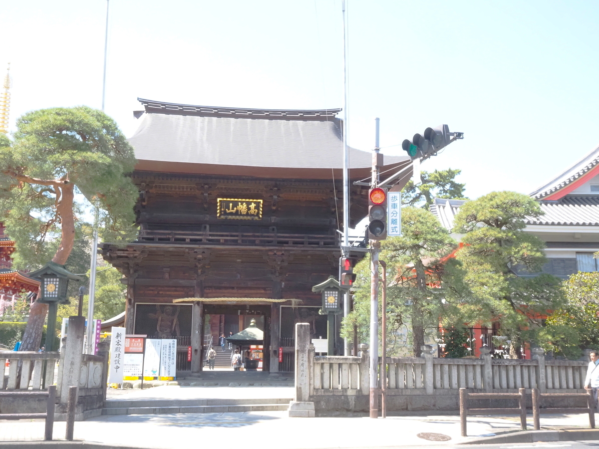 正面から見た仁王門
